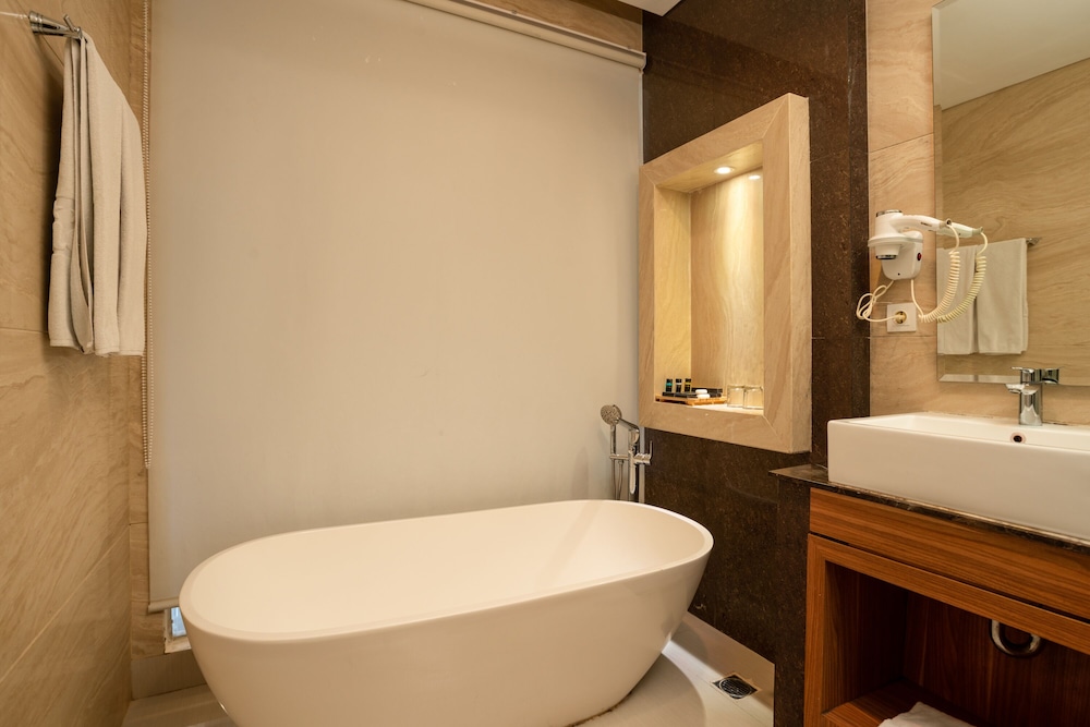 Le Eminence Hotel Convention And Resort 19/57