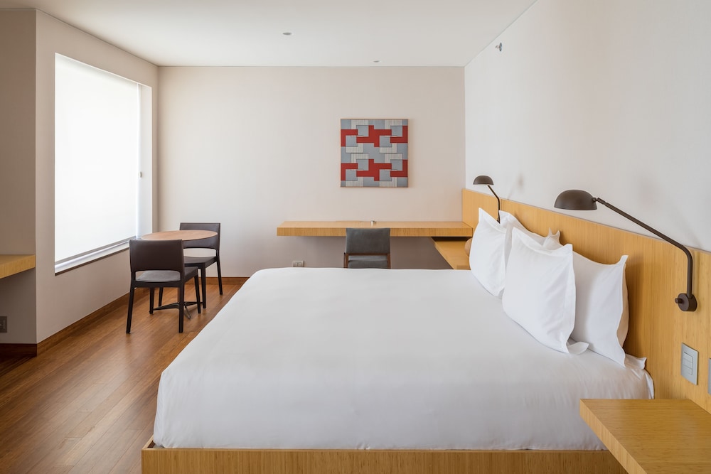 PREMIUM, SUITE, KING BED, HOT TUB