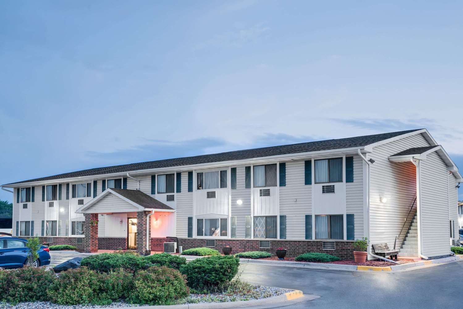 Super 8 By Wyndham Tomah Wisconsin 4/20