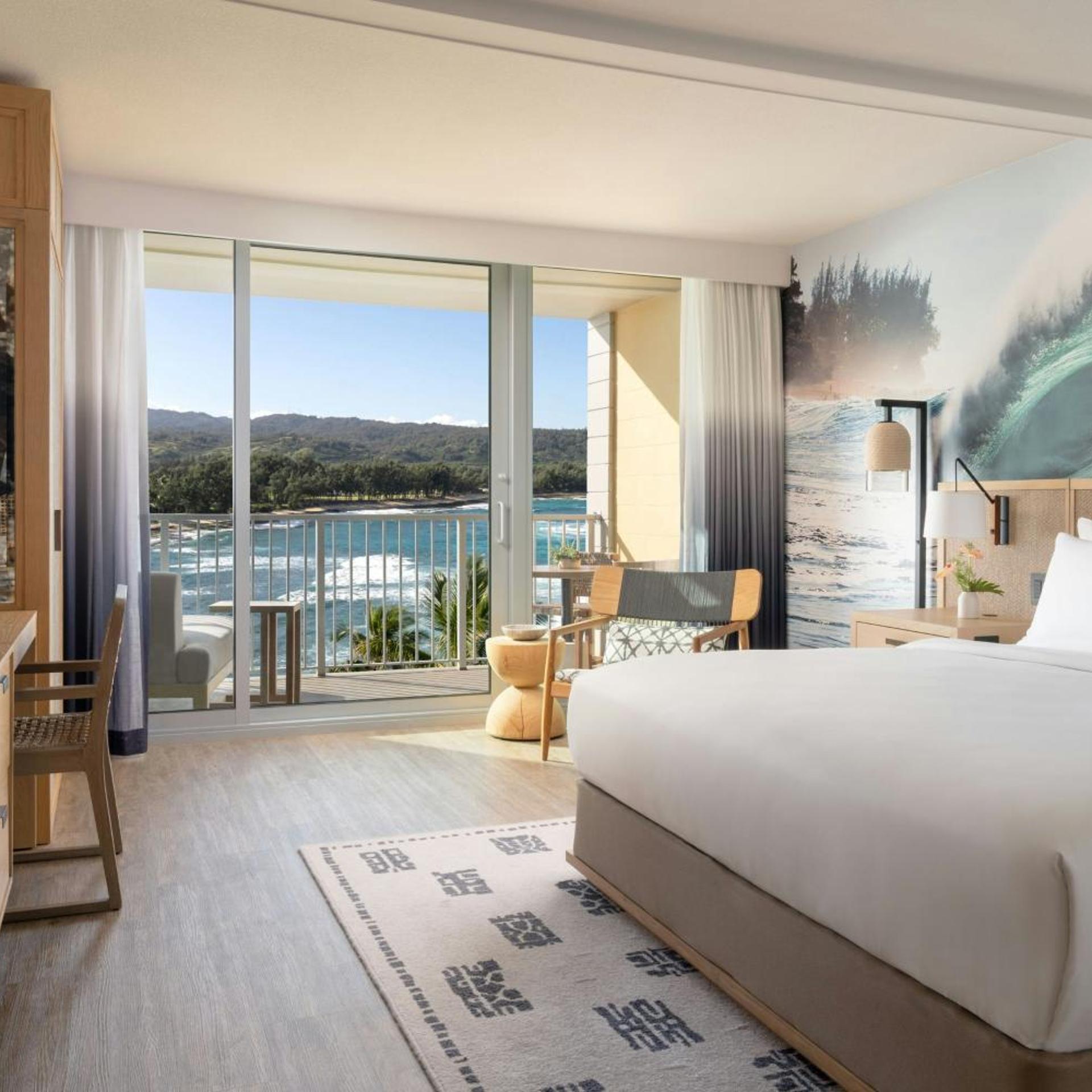 Room, King Bed, Club Lounge Access