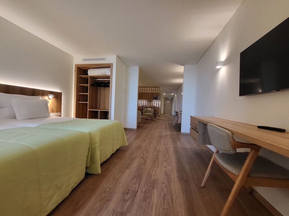 Royal, Orchid, Junior Suite, Studio, Twin Beds