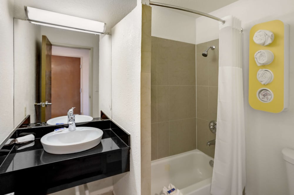 Motel6 Dallas, TX - South 41/43