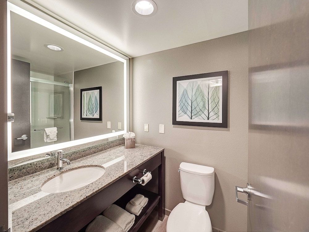 Doubletree By Hilton Bloomington 26/76
