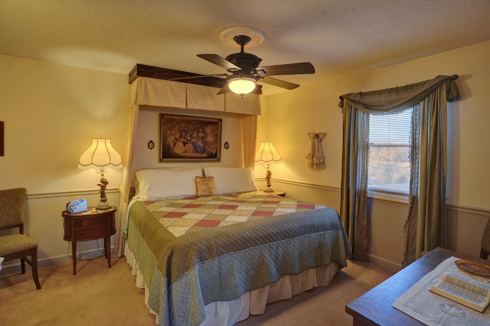Blue Mountain Mist Country Inn 24/63