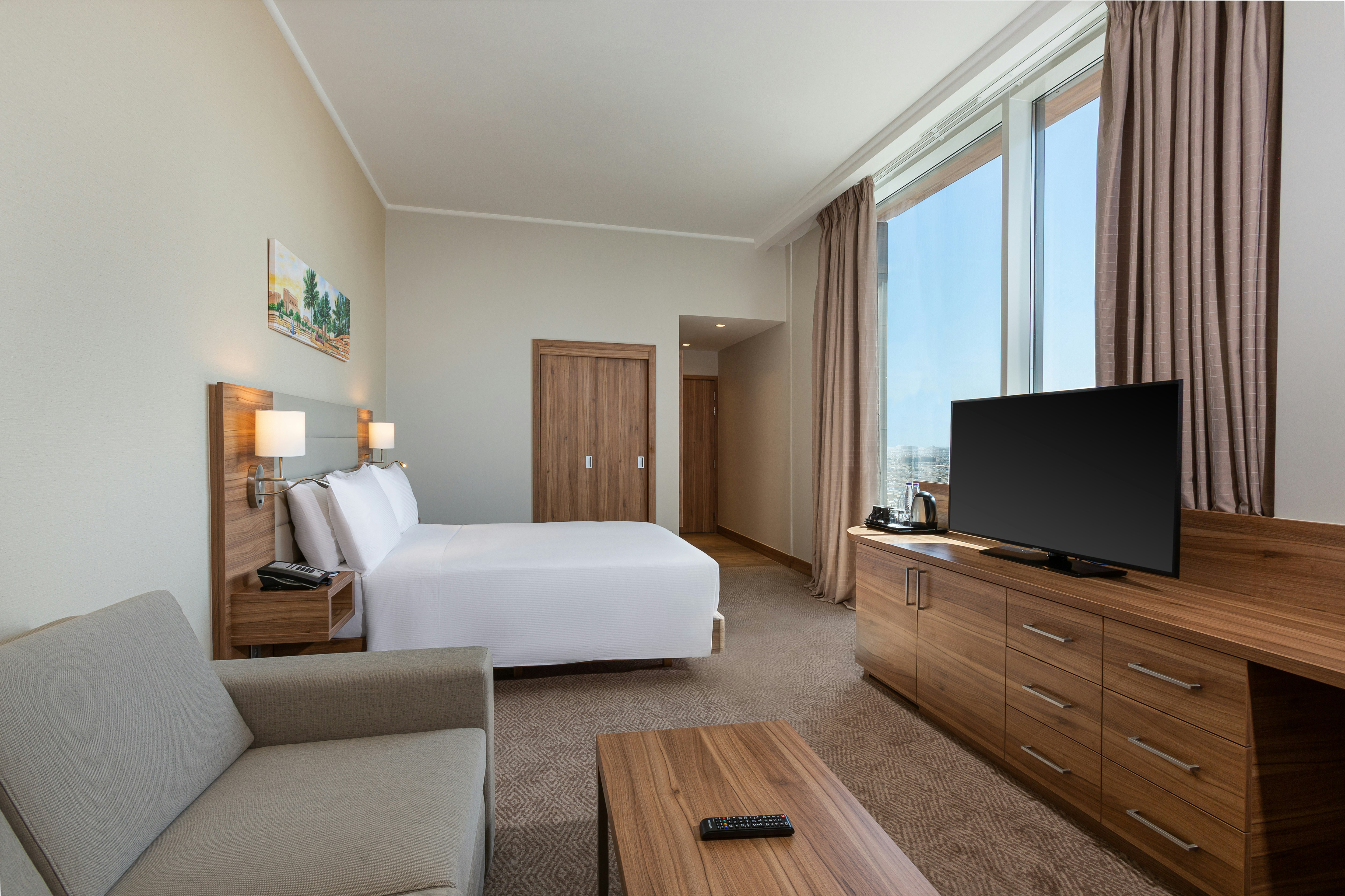 ROOM, QUEEN BED, SOFA
