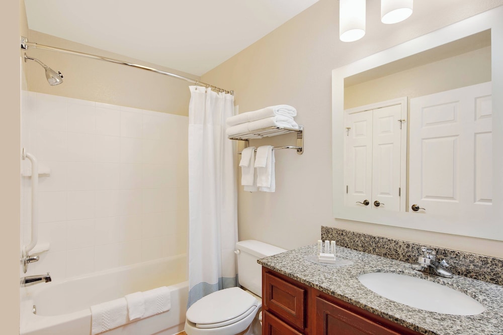 جناح بسرير كوين بغرفة نوم واحدة مع أريكة لذوي الإعاقة، Towneplace Suites By Marriott Bentonville Rogers 2/3