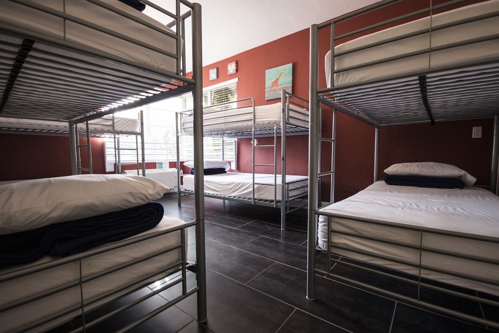 Beds N' Drinks Hostel 25/66