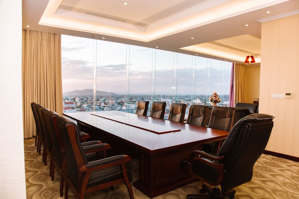 Hai Ba Trung Hotel & Spa 31/38