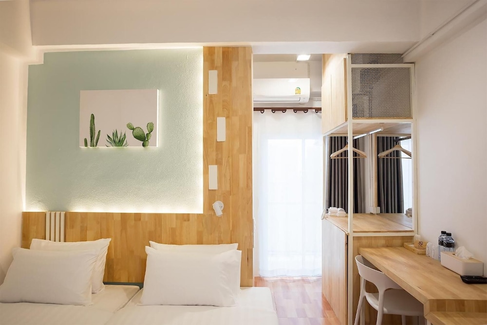 The Cozy Hotel 11/50