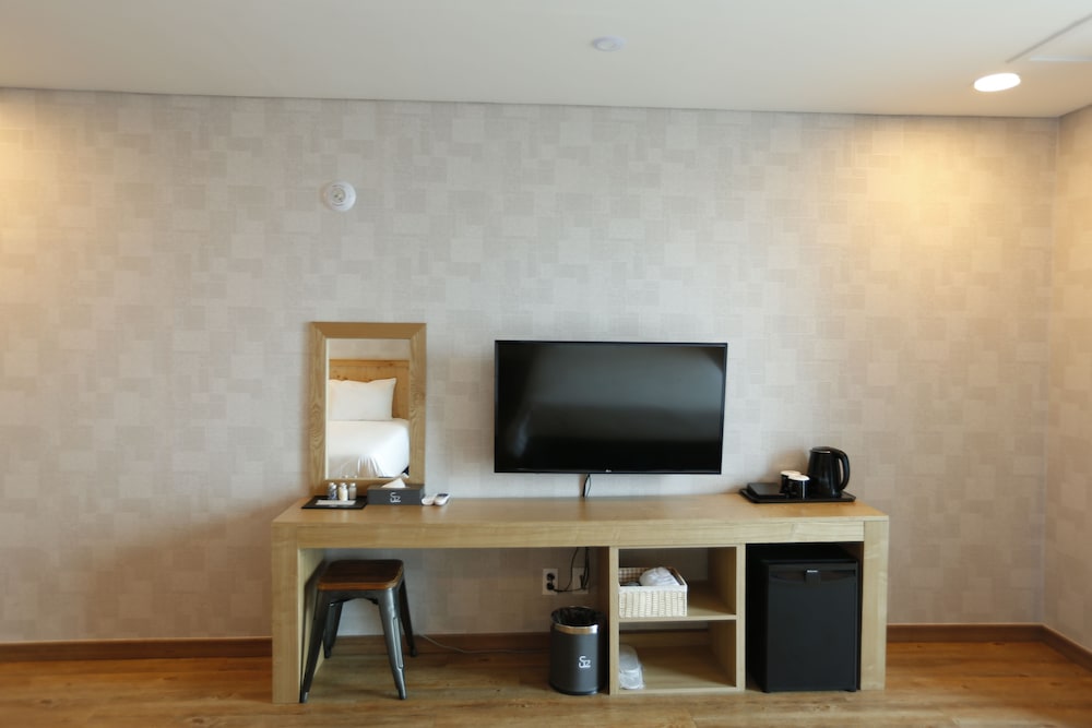 Hotel 52 48/57