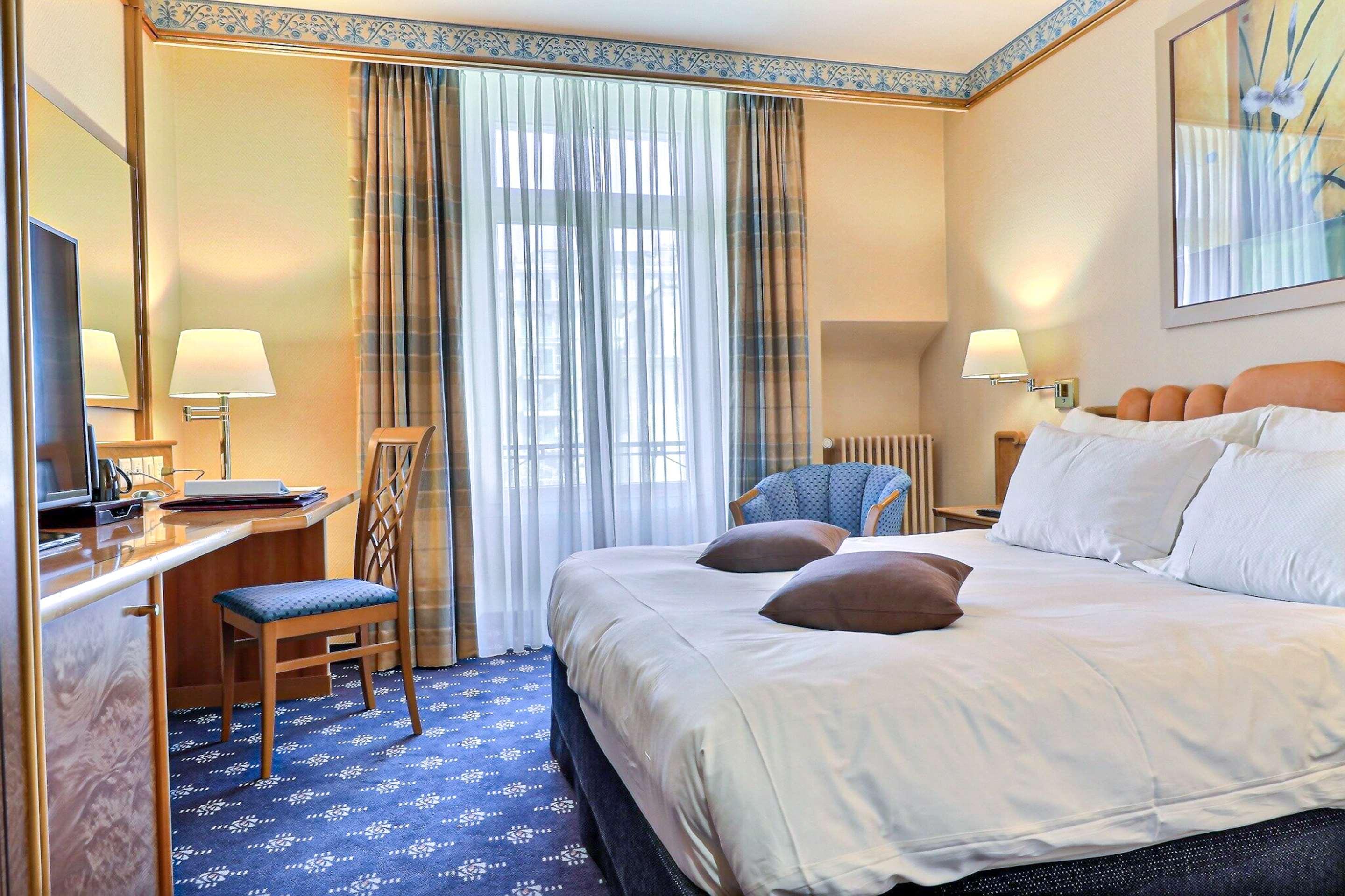 Standard, Twin Beds, Street View