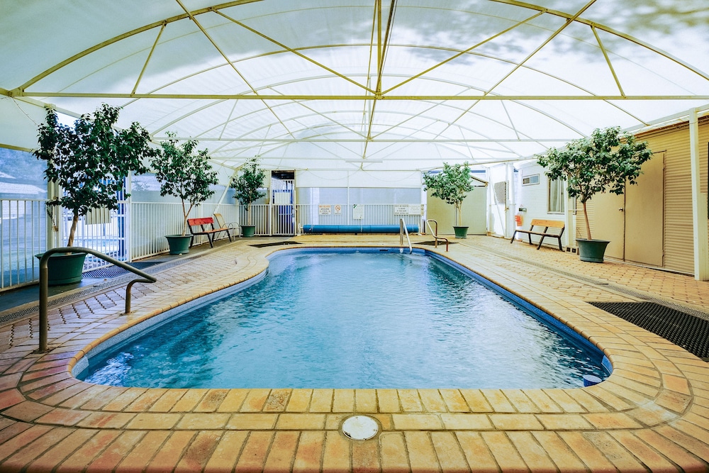 ARTESIAN SPA MOTEL 33/48