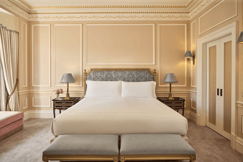 2 Bedrooms, Mayfair, Suite, King and Twin Beds