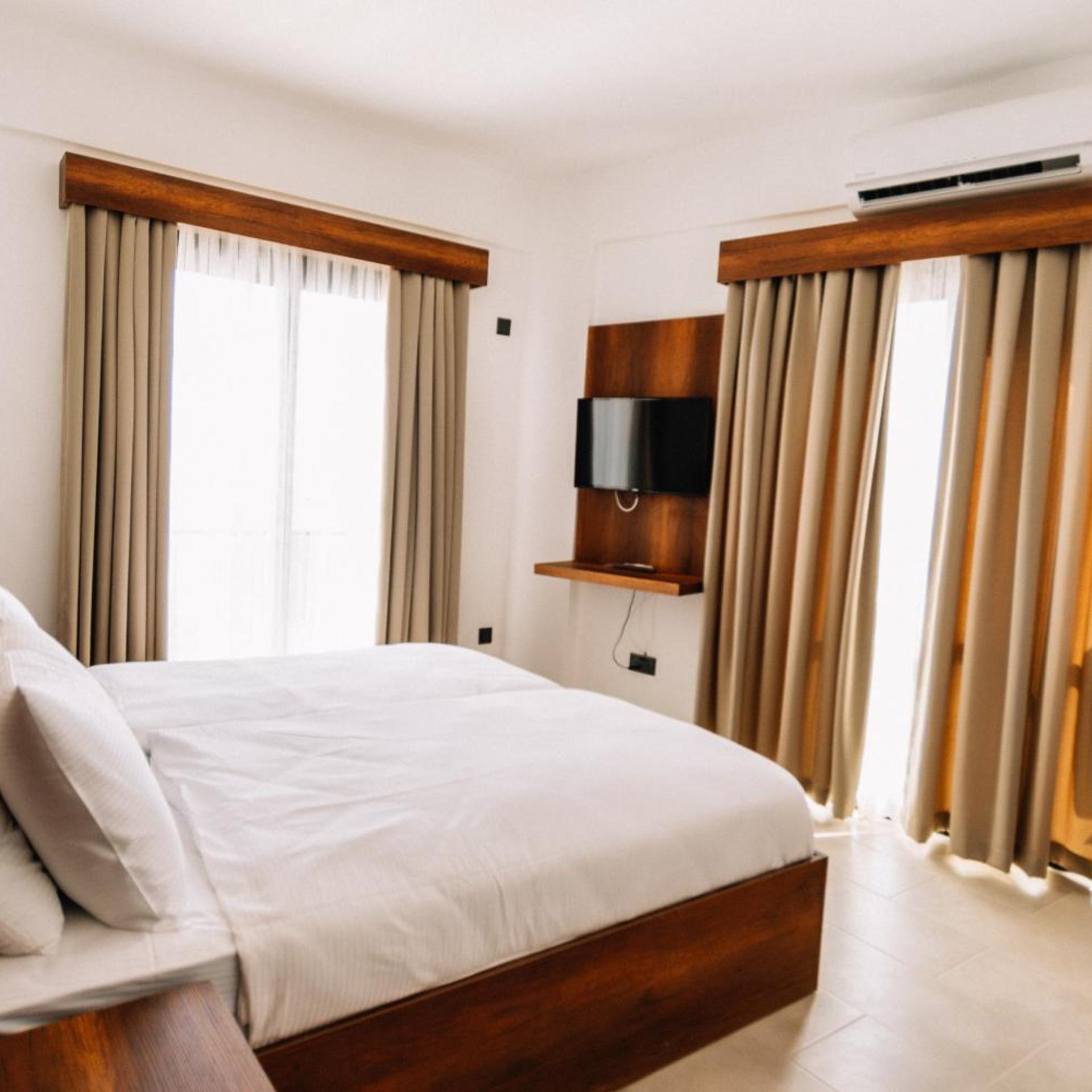 Cezars Airport Hotel 7/34