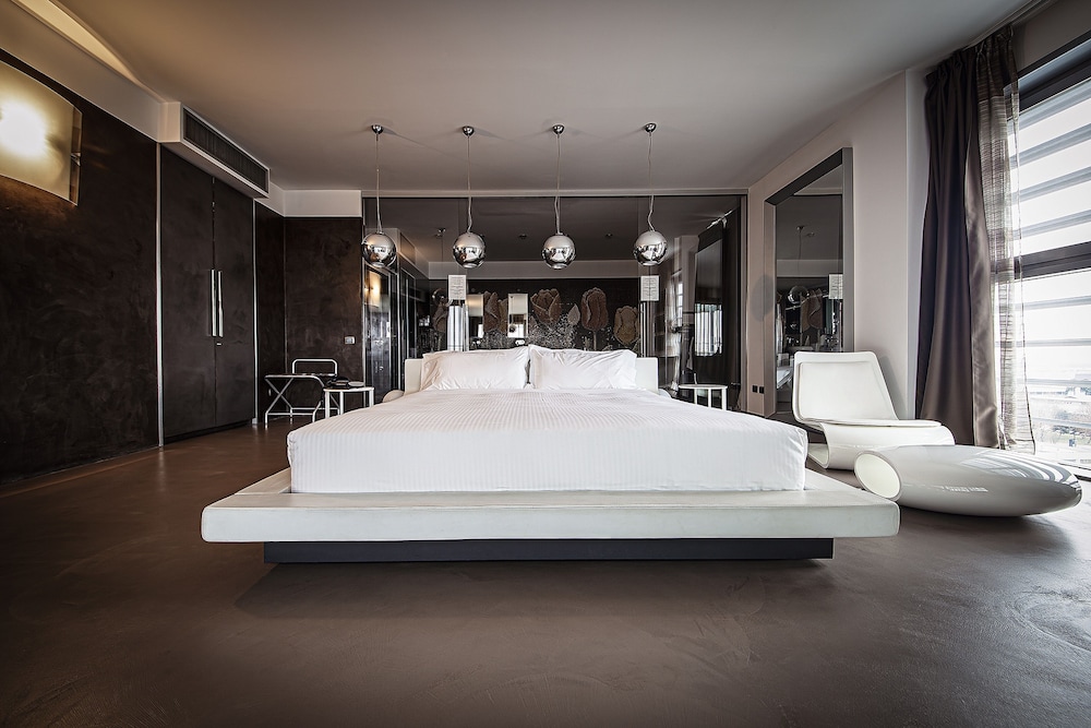 SUITE, DOUBLE BED