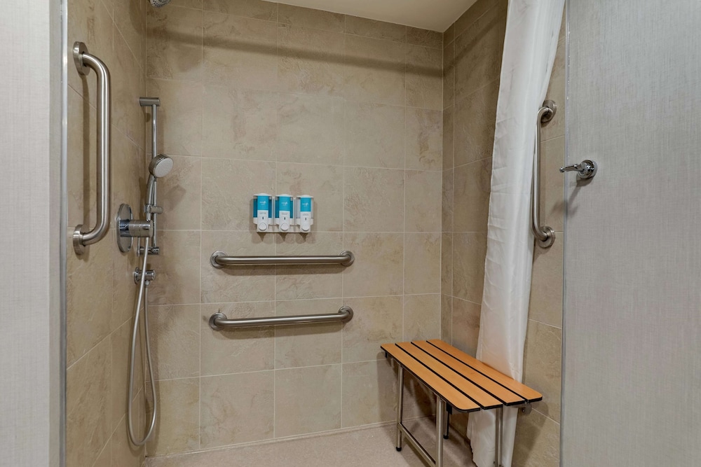 Drury Inn and Suites St. Joseph 26/45