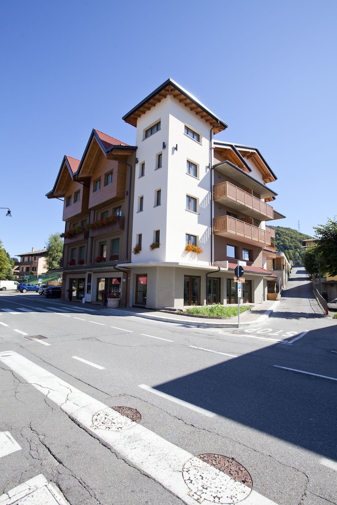 Harmony Suite Hotel 34/44