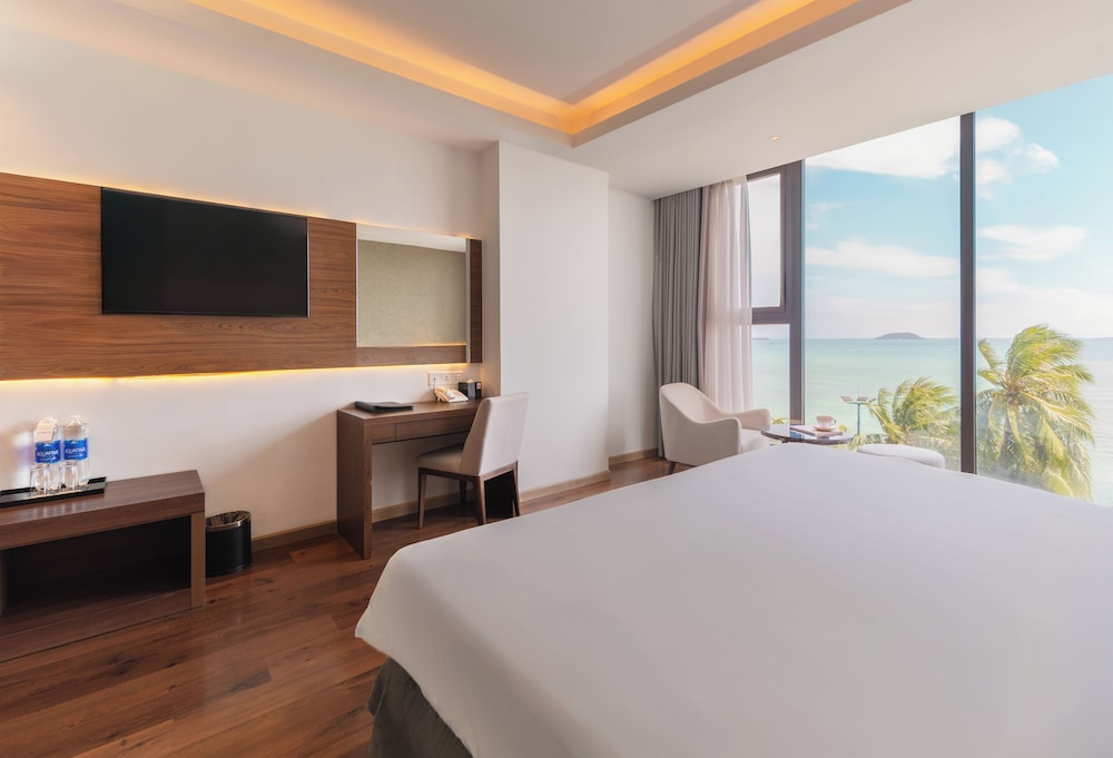 SUPERIOR, QUEEN BED, SEA VIEW