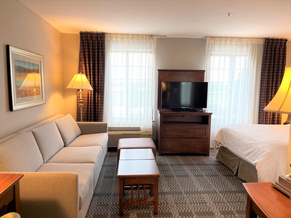 Staybridge Suites Milwaukee West-Oconomowoc 46/73