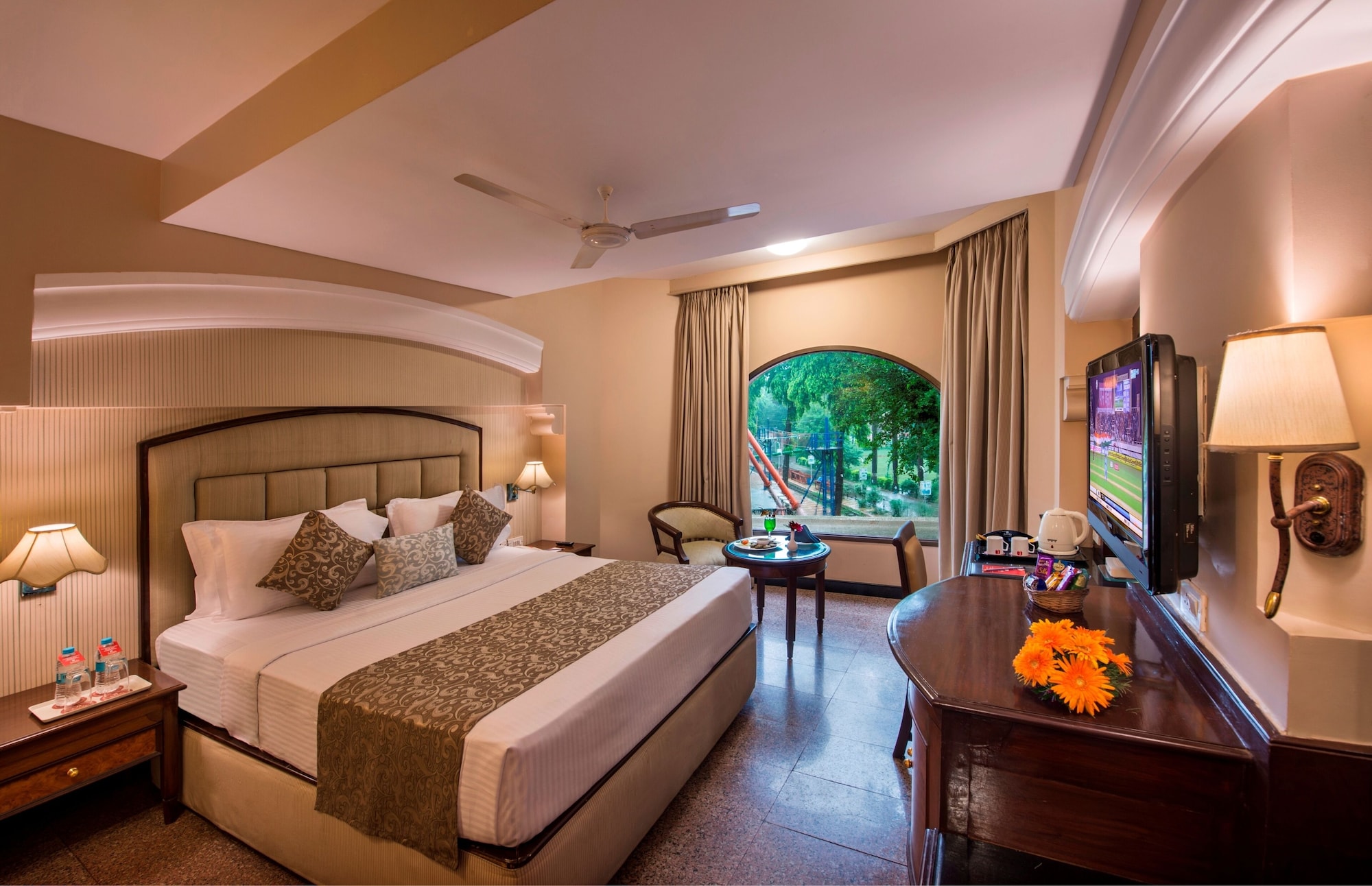 DELUXE, EXECUTIVE, DOUBLE BED