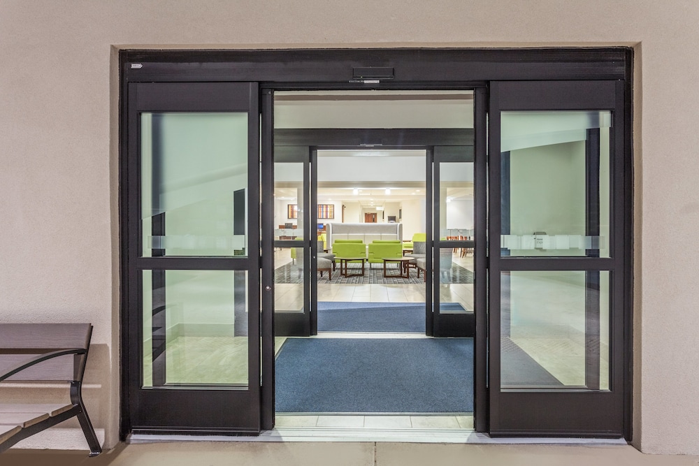 Holiday Inn Express Suites Augusta West Ft Gordon Area 30/69
