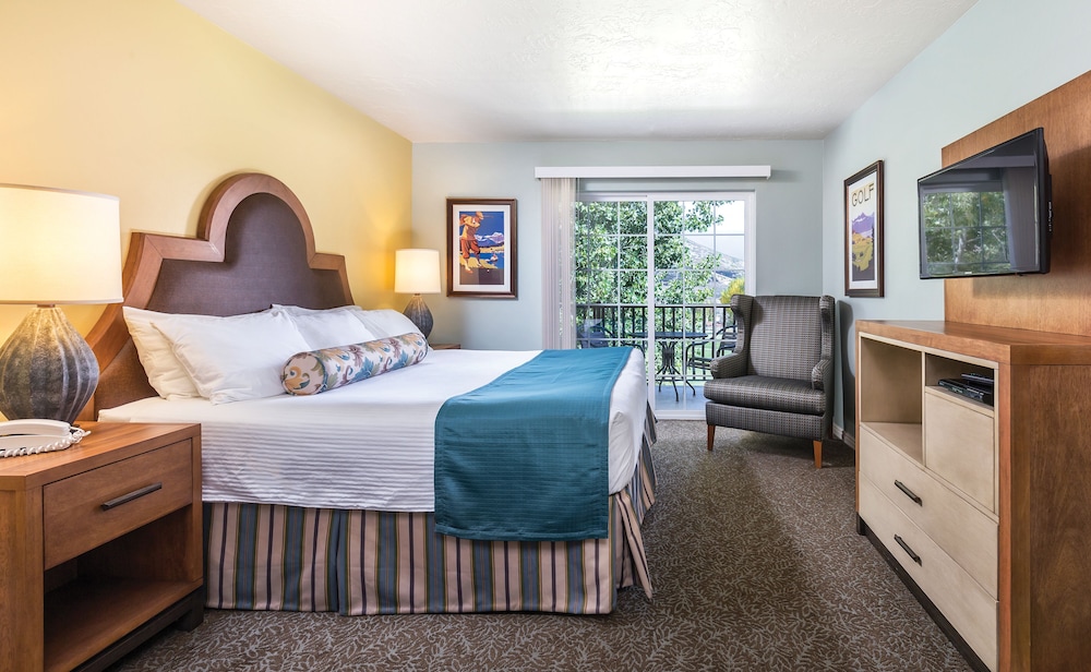 2 Bedrooms, Condo, Standard, King Bed, Queen Murphy Bed