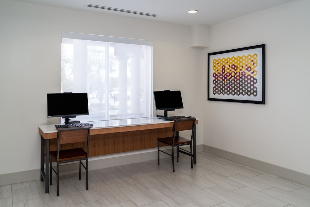 Holiday Inn Express Bluffton At Hilton Head Area 73/80