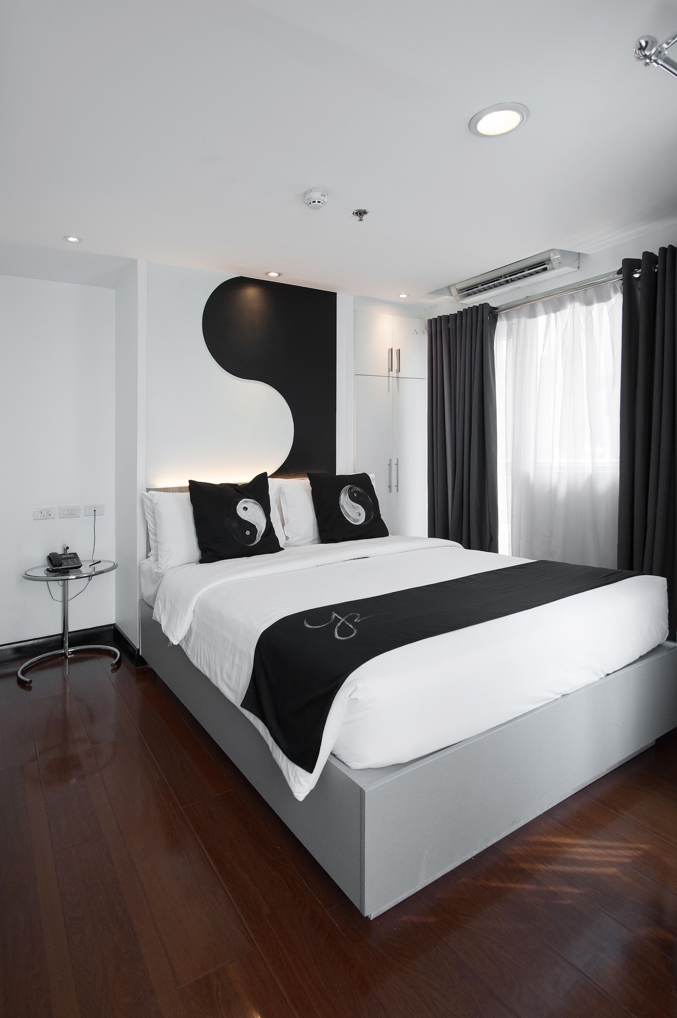 1 BEDROOM, DELUXE