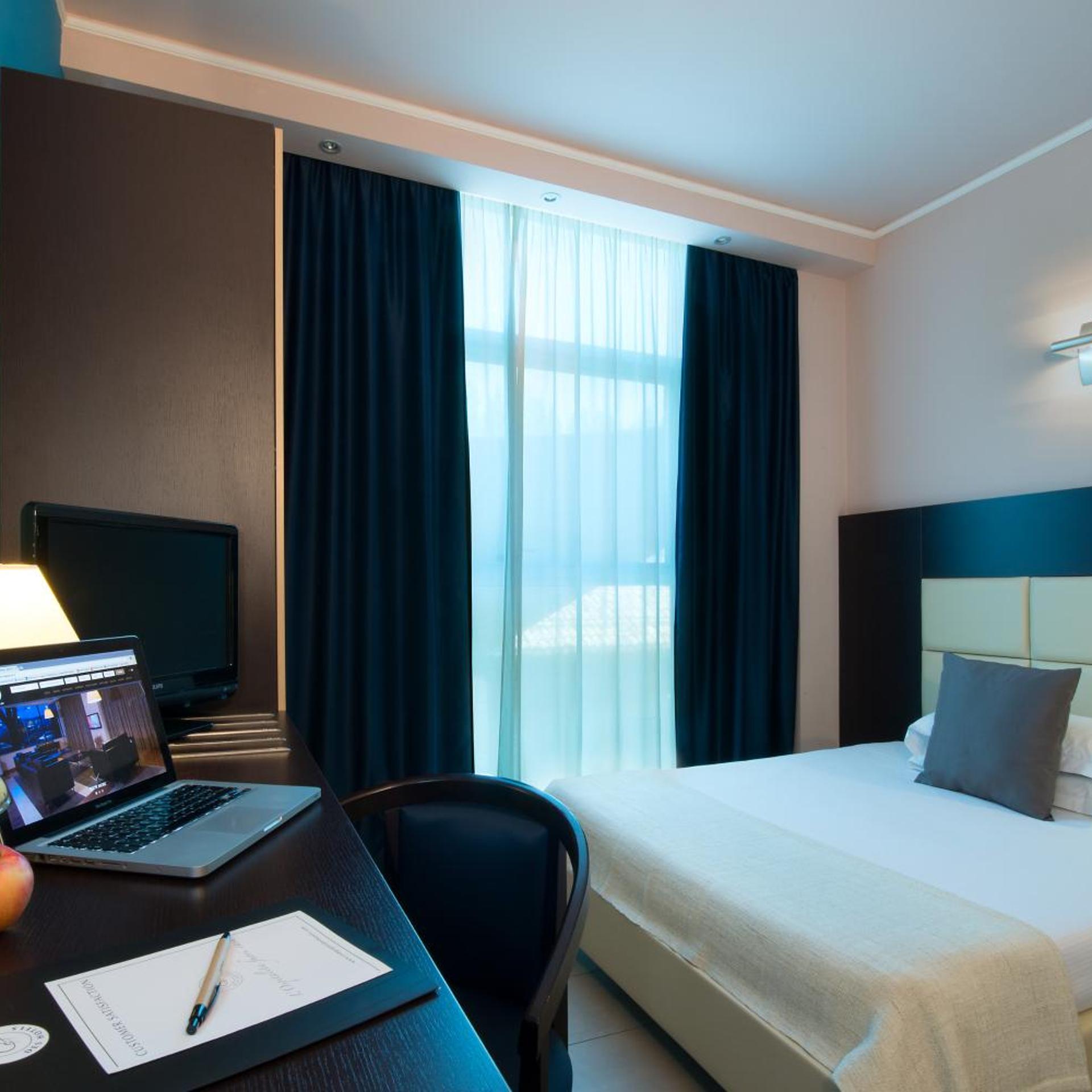Room, French Bed
