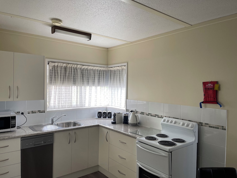 Westwood Motor Inn 9/50