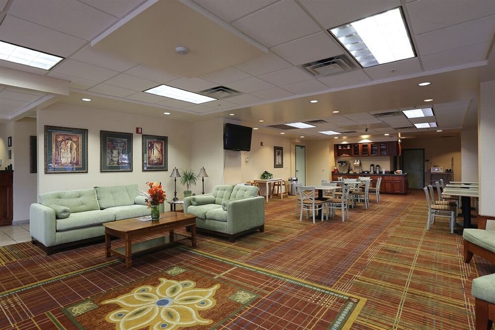 Allure Suites of Fort Myers 14/27
