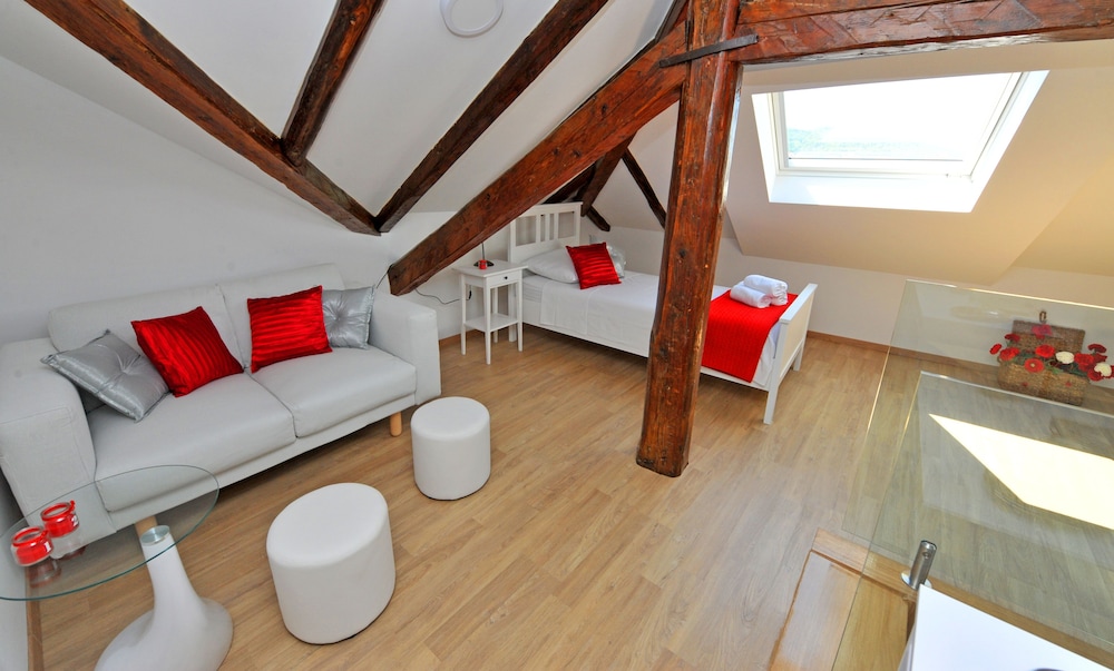 Nirvana Luxury Rooms 63/82