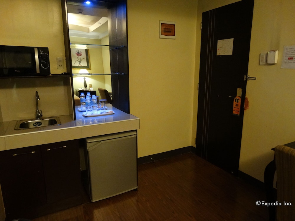 Silver Oaks Suite Hotel 6/25