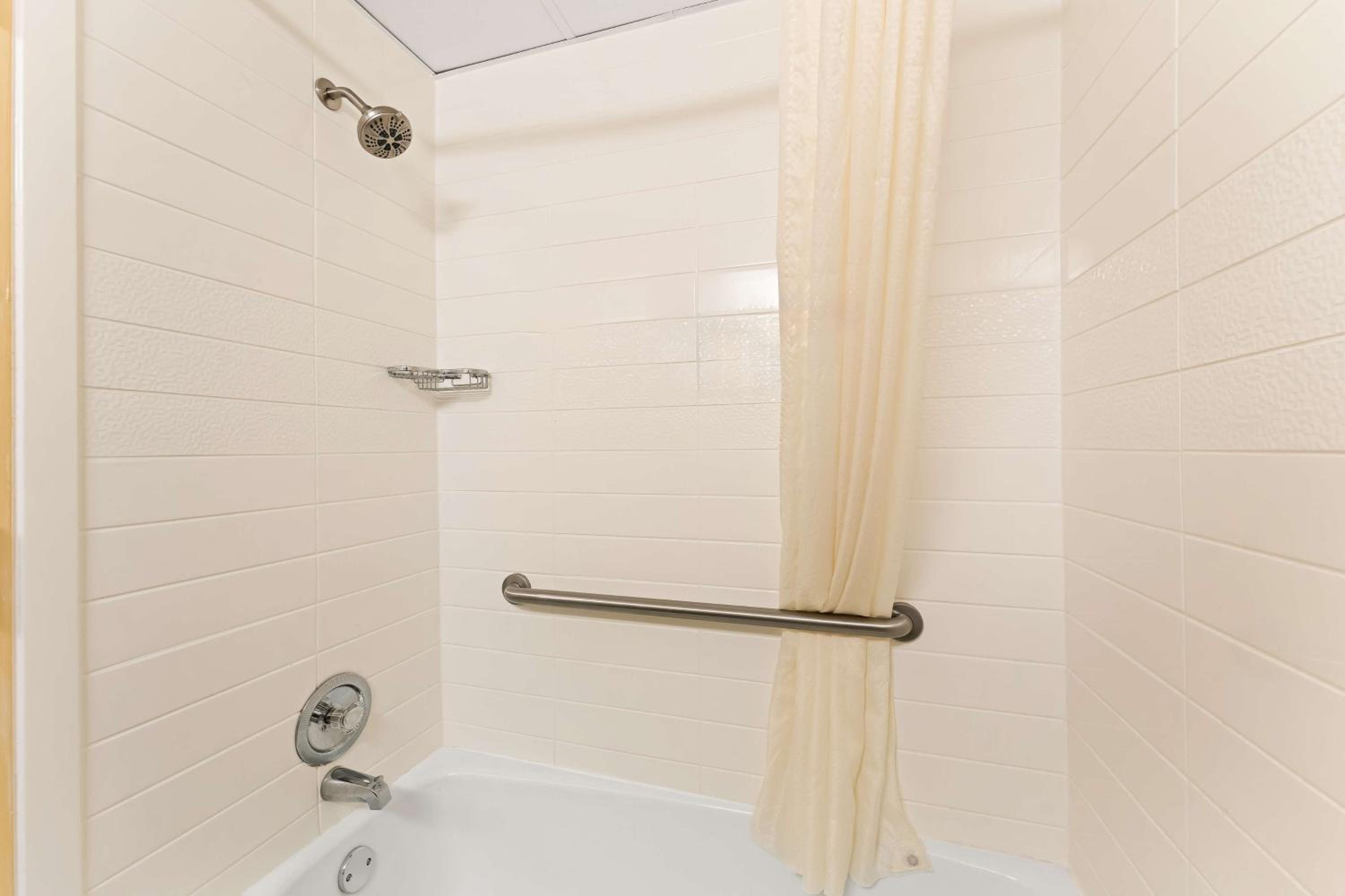 غرفة بسرير كينج مع أريكة، Best Western Riverside Inn 8/8