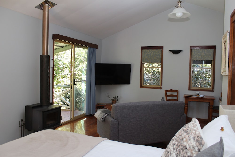 BENDLES COTTAGES AND COUNTRY VILLAS 40/49