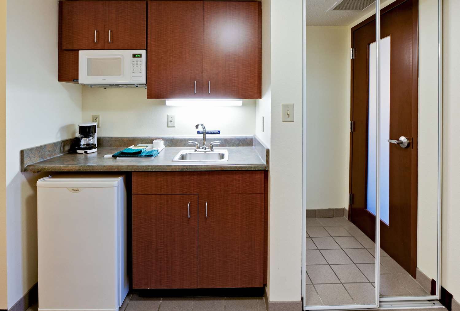 Hawthorn Suites By Wyndham Louisville East 25/25