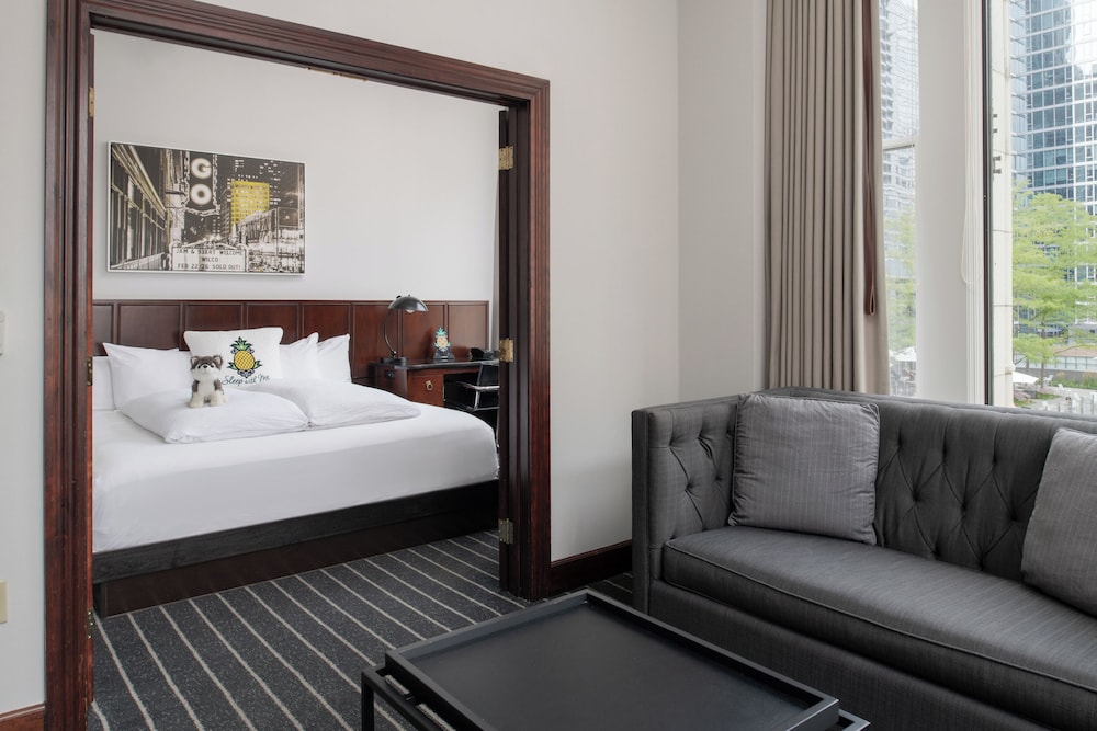 RELIANCE, SUITE, KING BED, ACCESSIBLE
