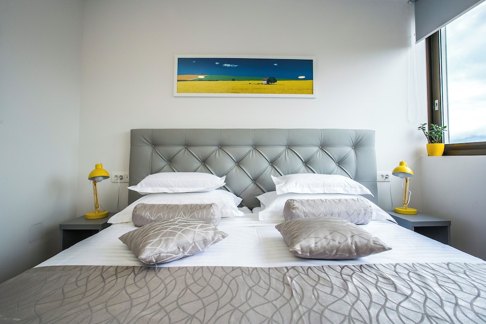 Hotel Royal Suites 36/73