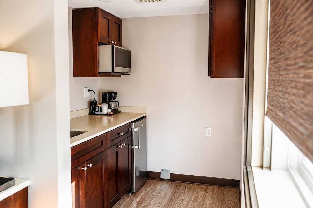 Homestead Inn & Suites 41/44