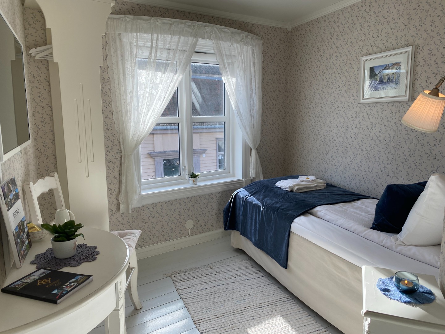 Room, Single