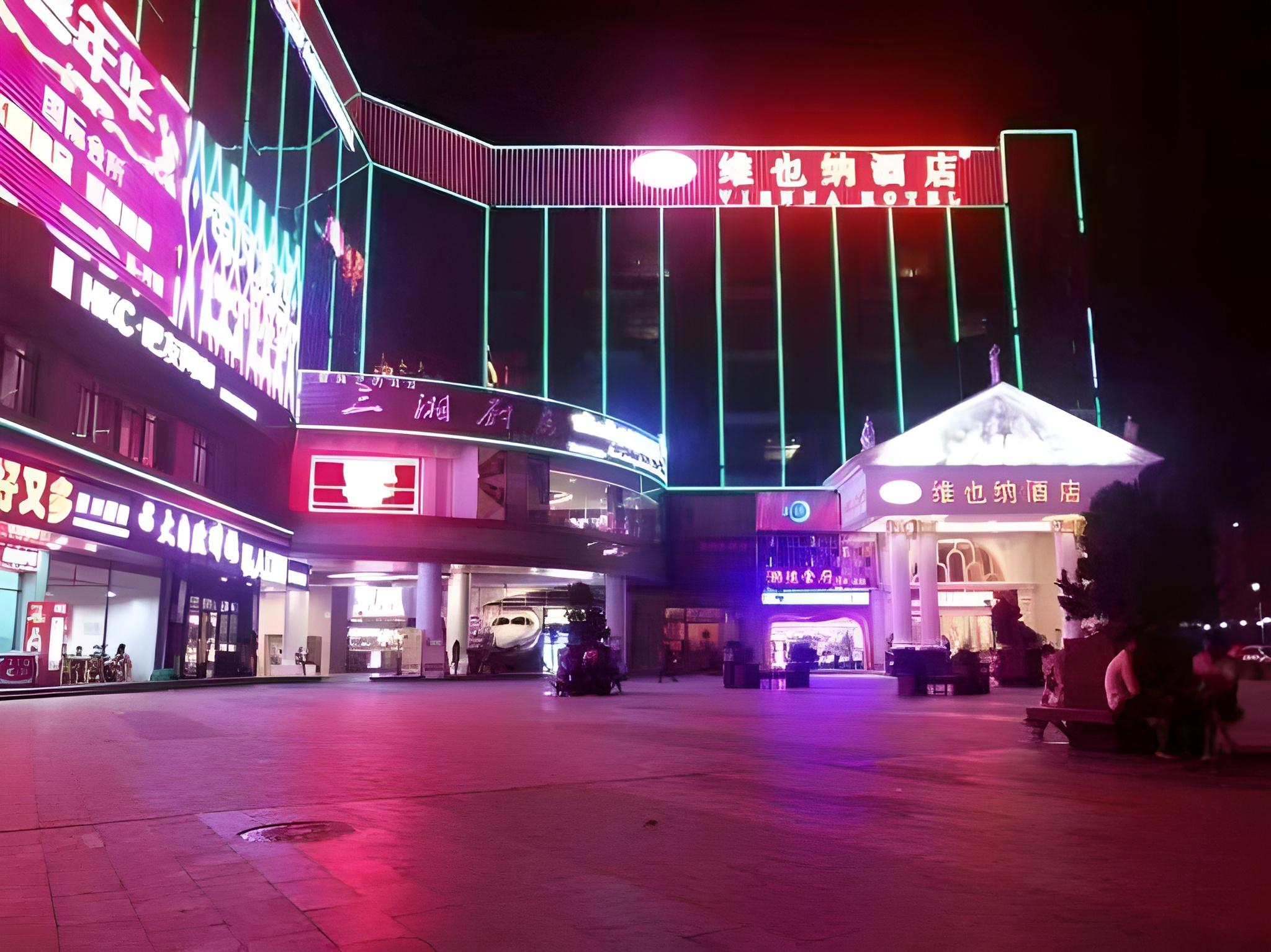 Vienna Hotel (Shenzhen Shiyan Shilong Community) 48/49