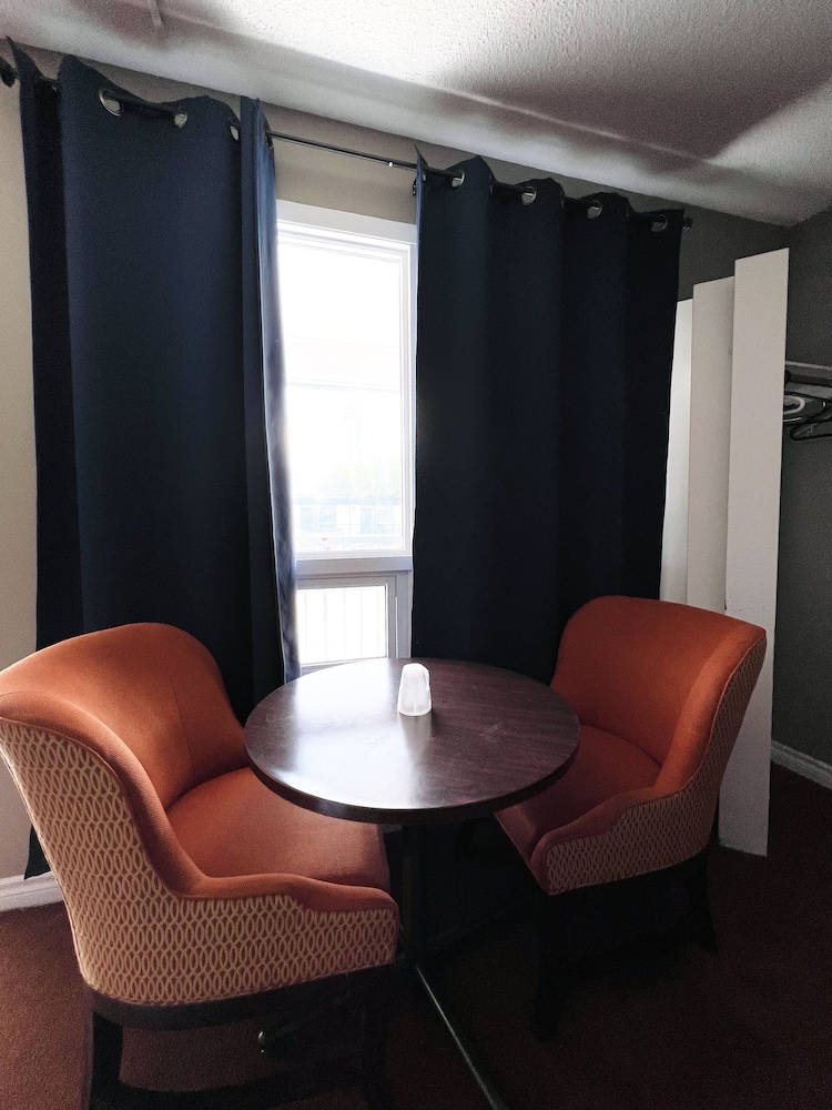 Fairway Inn by the Falls 30/44