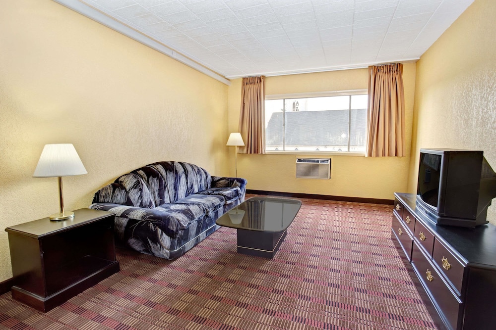 Howard Johnson By Wyndham Pikesville 14/19