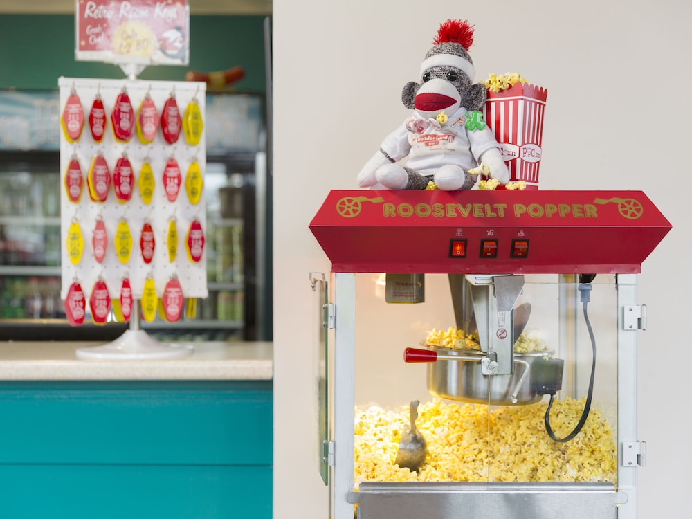Thunderbird Inn 48/56