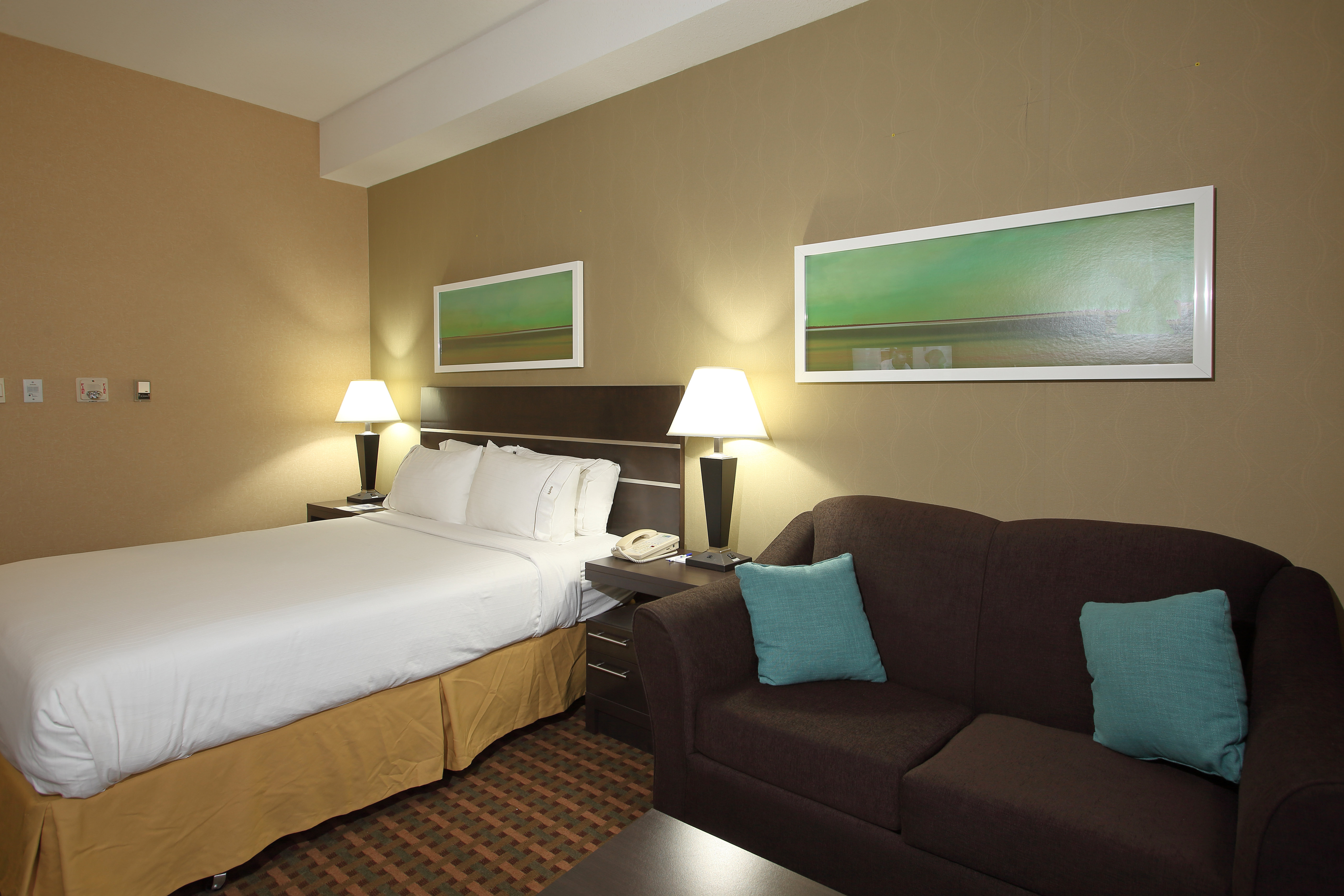 Holiday Inn Express Vernon 27/61