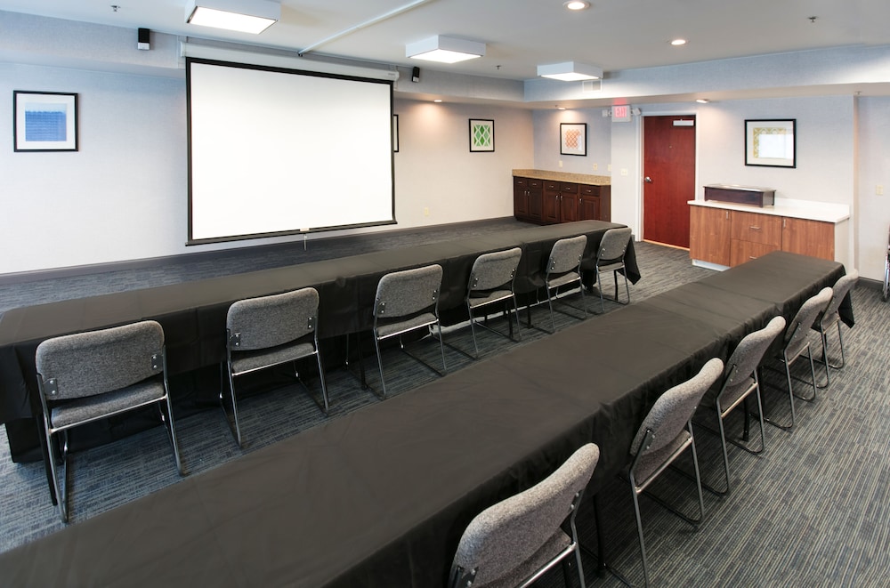 Holiday Inn Express Hotel Suites Cincinnati Se Newport 56/70