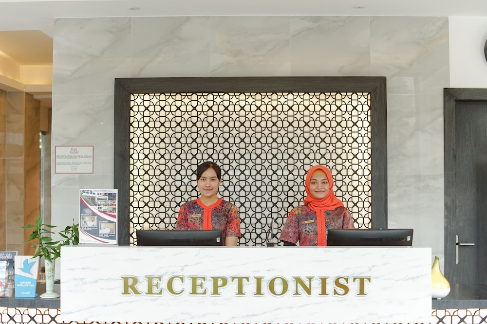 Deli Hotel 13/57