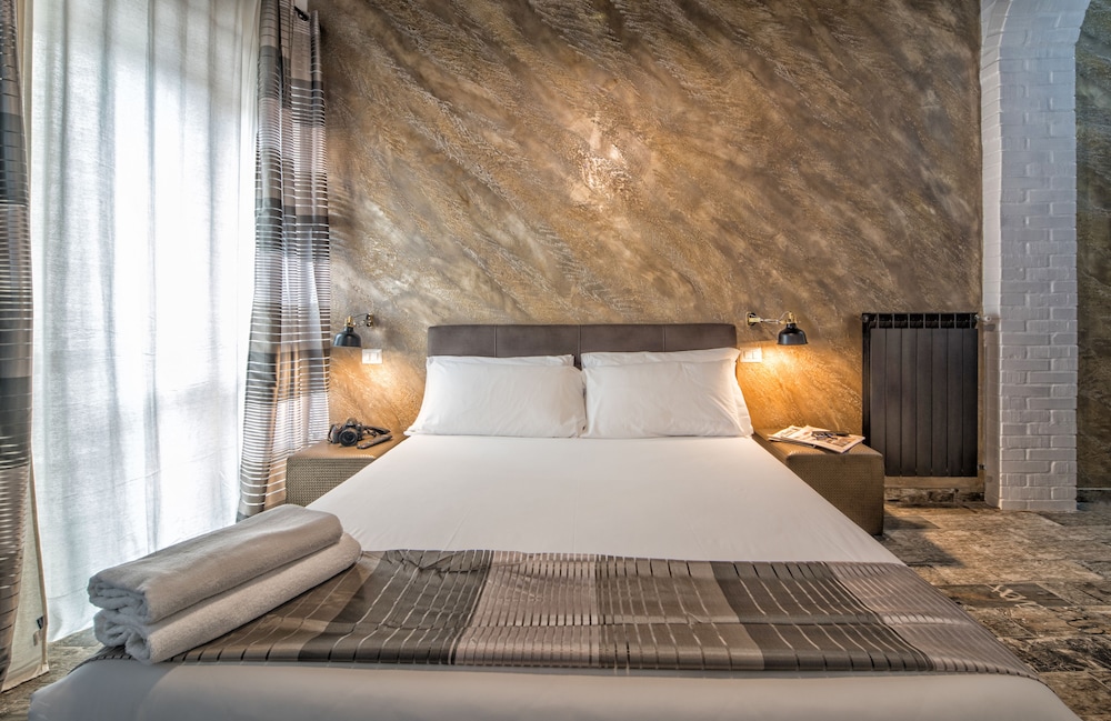 COMFORT, DOUBLE BED