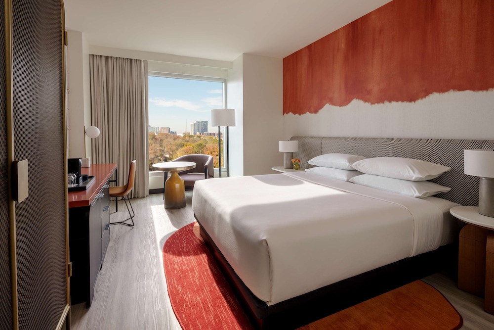 ROOM, KING BED, CITY VIEW, HIGH FLOOR