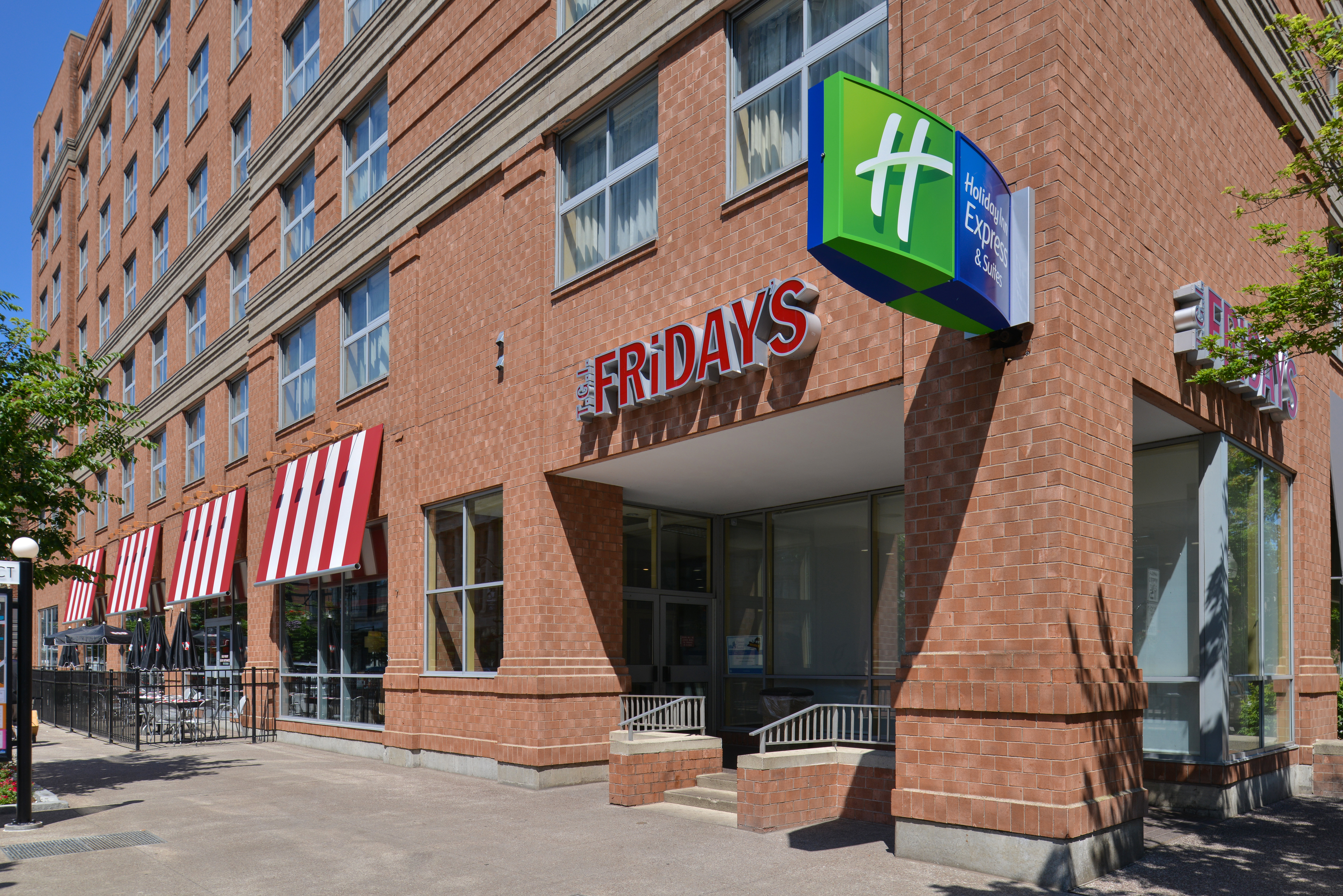 Holiday Inn Express And Suites Downtown Buffalo Ex Comfort Suites 1/20